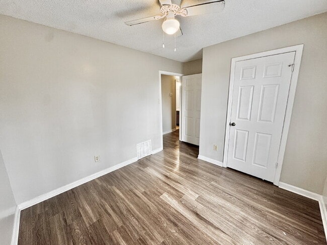 Building Photo - 7312 Countryside Road