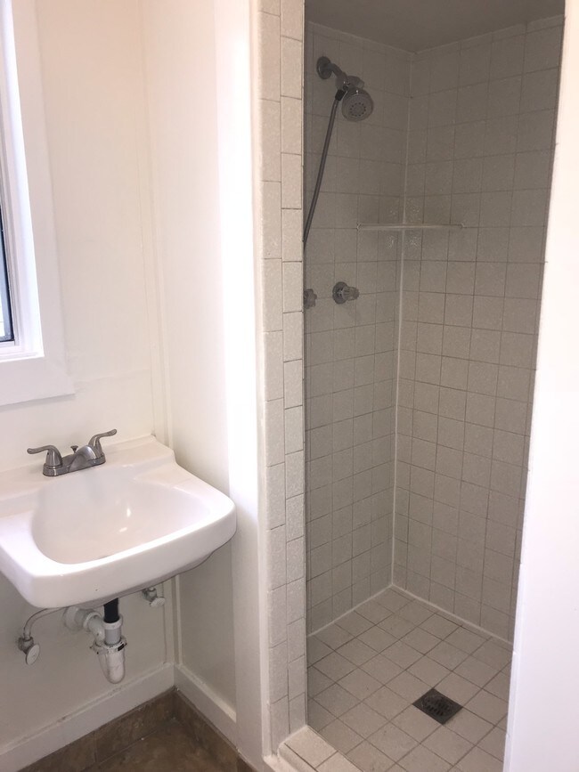 Building Photo - 3046 E Vista St