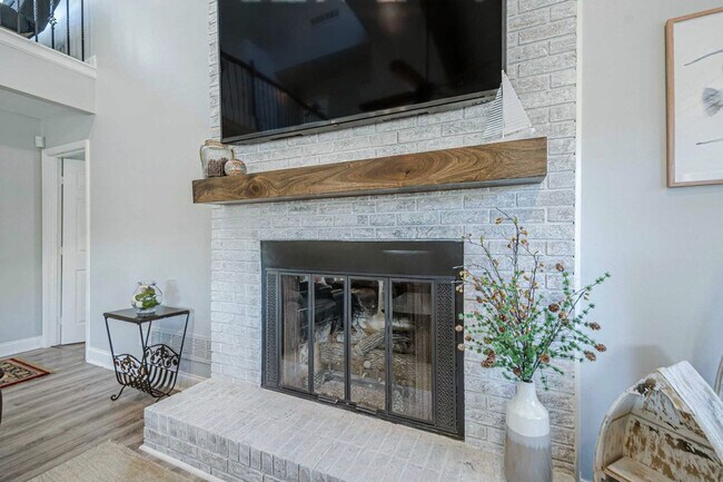 Building Photo - 117 Lakeview Cir