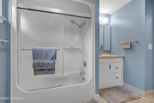 Building Photo - 8 Fern Ct