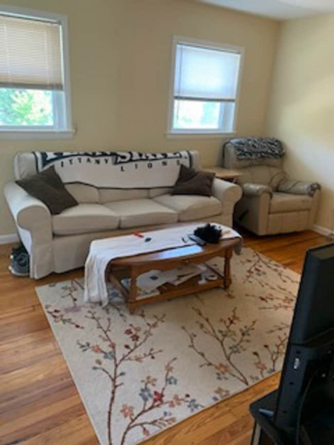 Building Photo - Two bedroom one bath close to law school