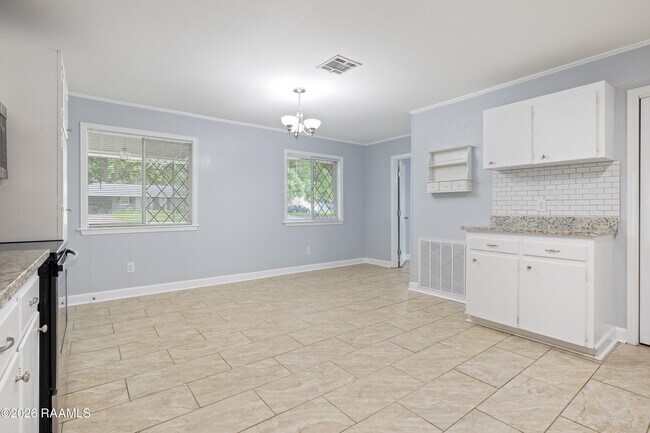 Building Photo - 119 Gordon Crockett Dr