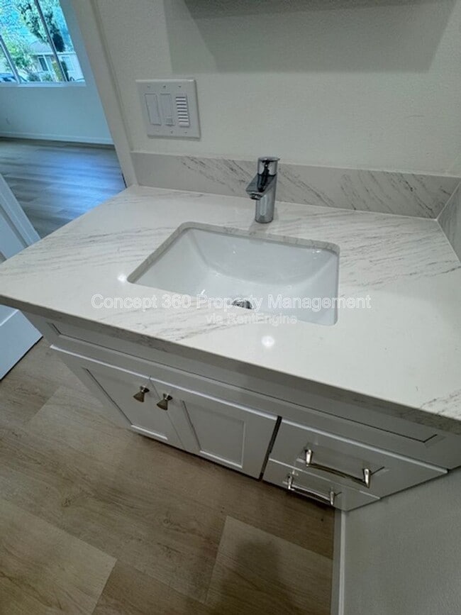 Building Photo - 6168 Briercrest Ave