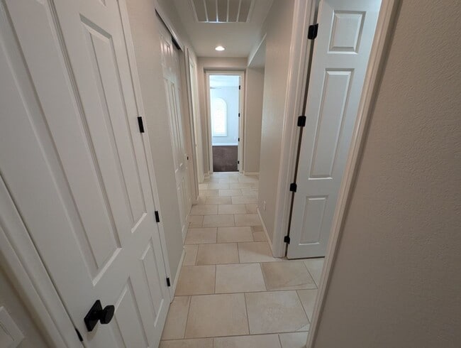 Building Photo - 1045 Ambrosia Dr