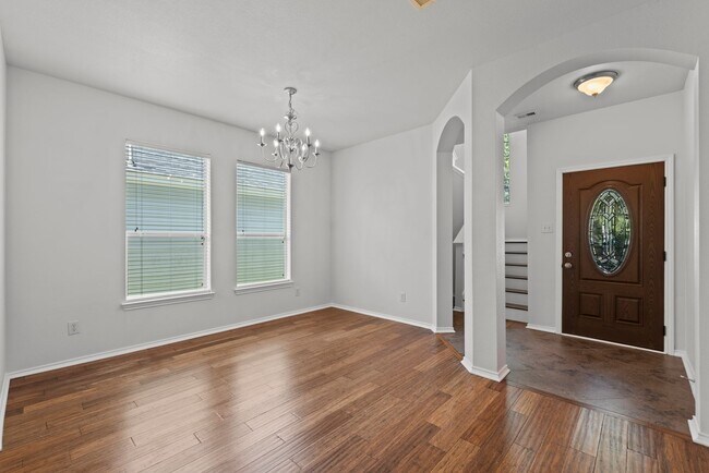 Building Photo - Spacious 3-Bedroom Home in Lakeshore with ...