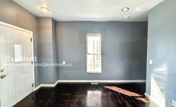 Building Photo - 39 S Yale Ave