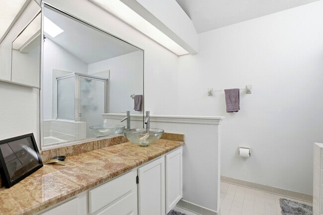 Building Photo - 2801 Donaldson Dr