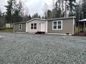 Building Photo - ***PENDING APPLICATION***Beautiful Home wi...