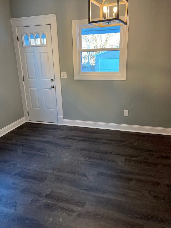 Building Photo - Gorgeous 4 bd, 2.5 bth Lakewood Stunner!