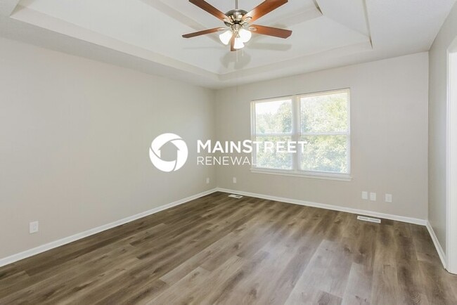 Building Photo - 4 Bedroom Pet-Friendly Home in KANSAS CITY, MO with Main Street Renewal