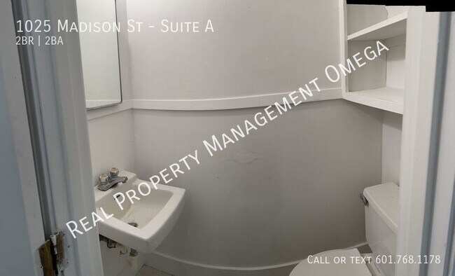 Building Photo - 2 Bedroom 1 1/2 Bath off Fortification Street