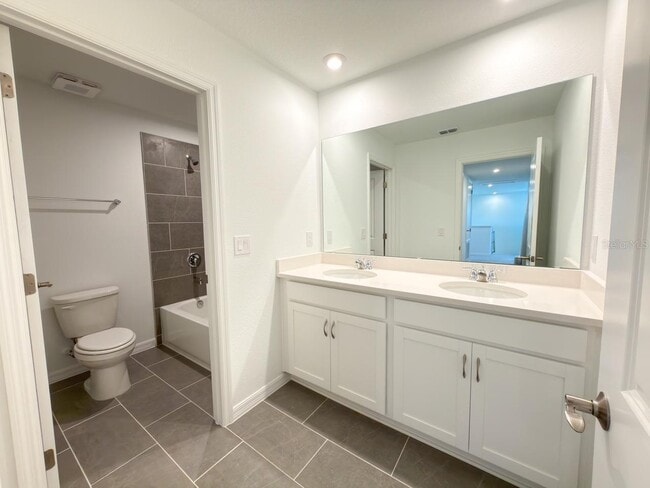 Building Photo - 1327 Normandy Dr