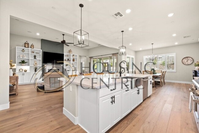 Building Photo - STUNNING Single Story Home with a Resort S...