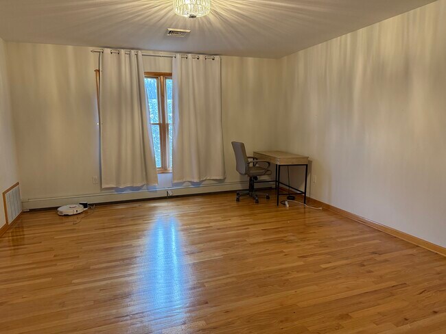 Building Photo - 49 Orris Ave