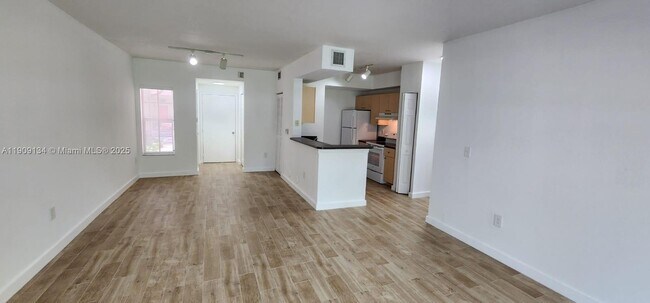 Building Photo - 2403 Centergate Dr