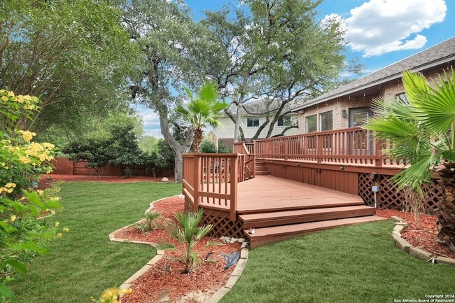 Building Photo - 5 Willow Heights Dr