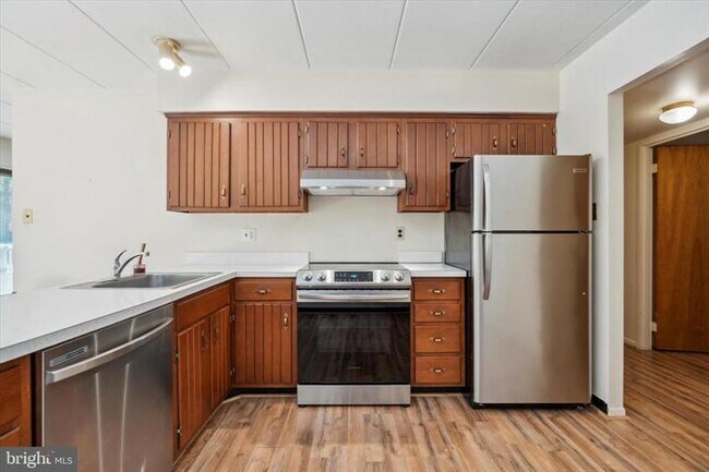 Building Photo - 100 Campbell Cir