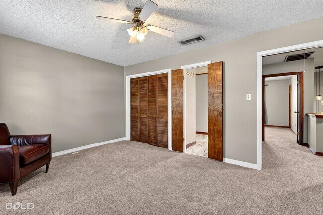 Building Photo - Harts Landing - Right next to the pool! One month half off rent!