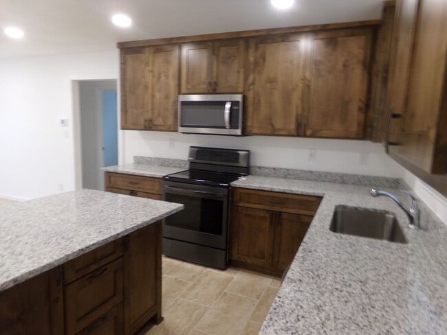 Building Photo - Updated 3/1 in Cibolo