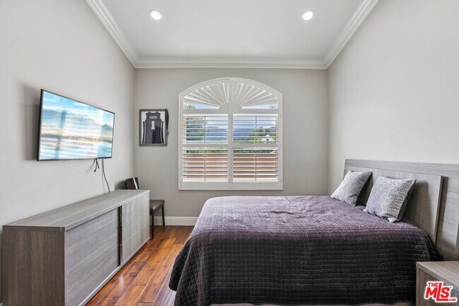 Building Photo - 27048 Triumph Ave