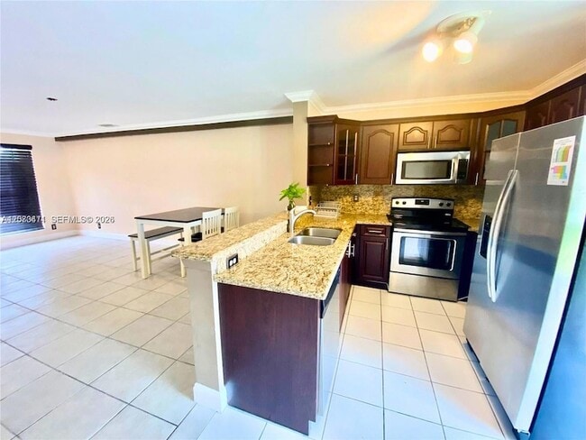 Building Photo - 2864 S Cambridge Ln