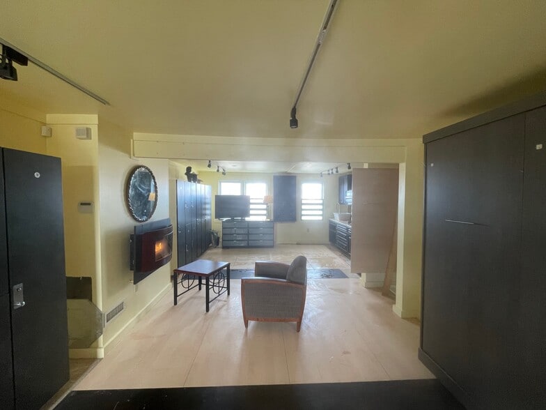 Building Photo - 7006 Eastern Ave