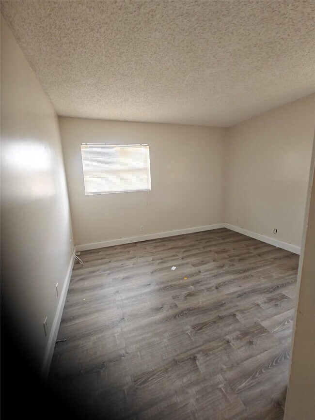 Building Photo - 2933 Te