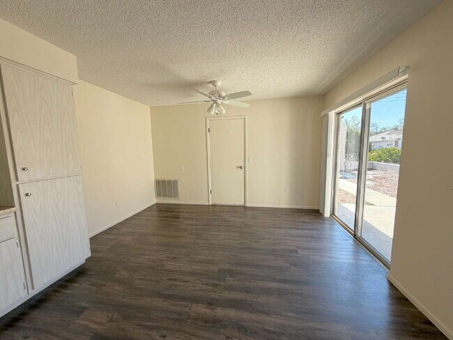 Building Photo - 7419 Canterbury St