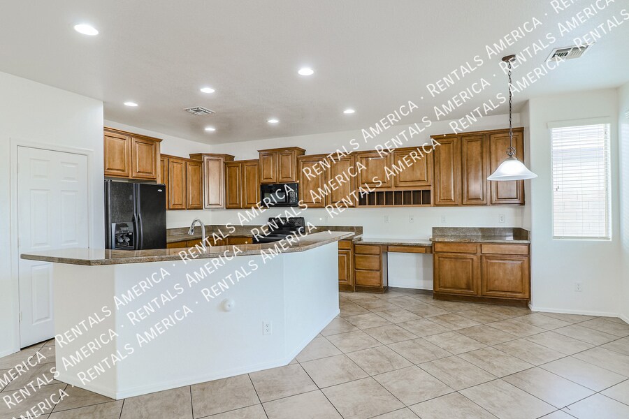 Building Photo - 14332 W Crocus Dr