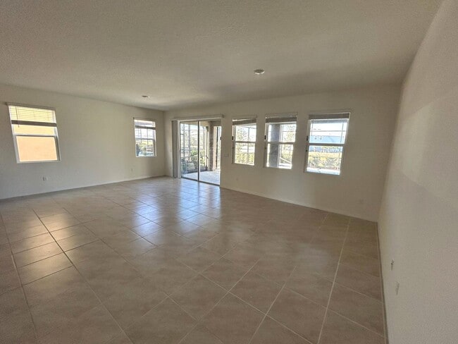 Building Photo - 7604 Oakmoss Loop