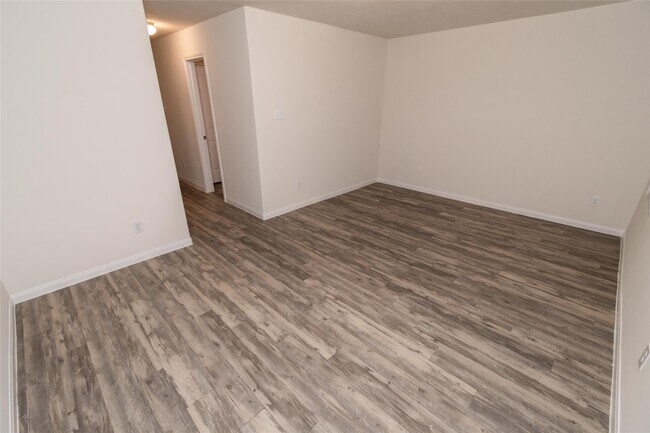 Building Photo - 27 Laguna Bend Dr