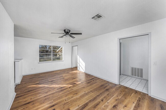 Building Photo - 911 SW 35th St