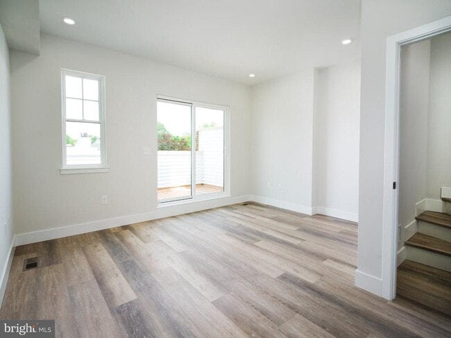 Building Photo - 303 Fountain St