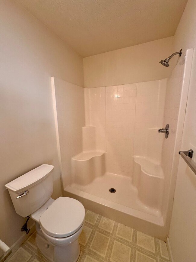 Building Photo - 2948 Crystal Spring Ln