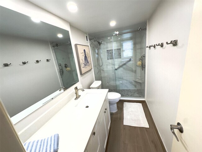 Building Photo - 1 Las Olas Cir