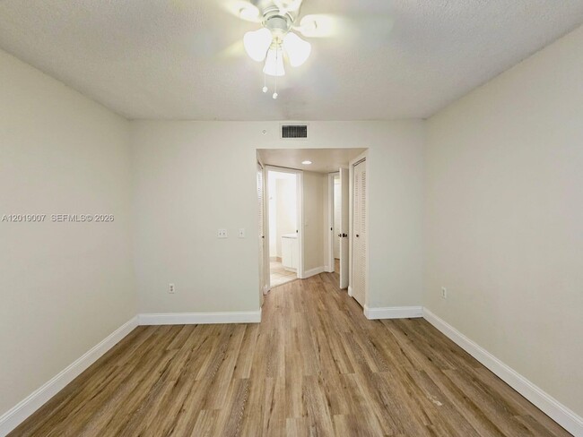 Building Photo - 4155 N Haverhill Rd