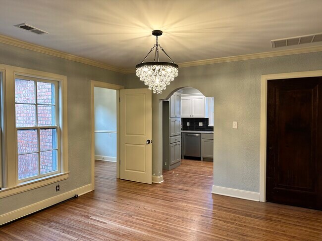 Building Photo - 3134 E 17th St