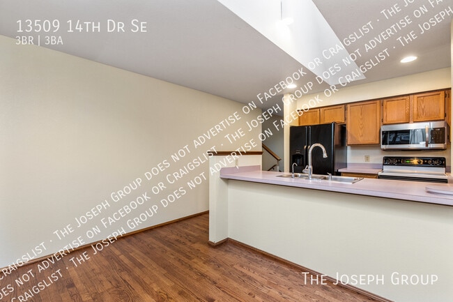 Building Photo - 13509 14th Dr SE