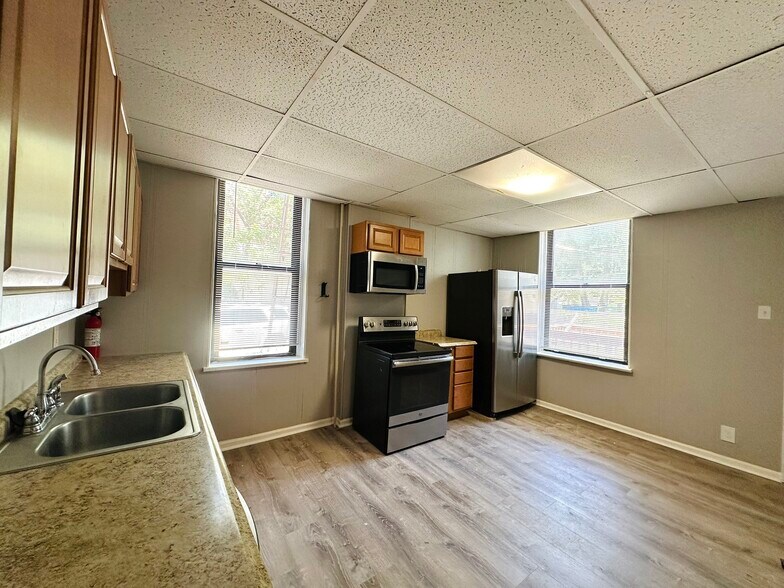 Building Photo - 3205 Arsenal St