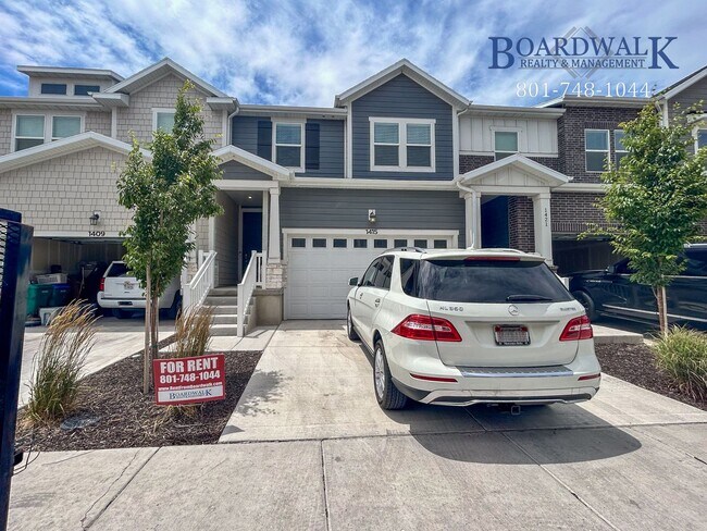 Building Photo - Spacious 3 bed in Quiet Community