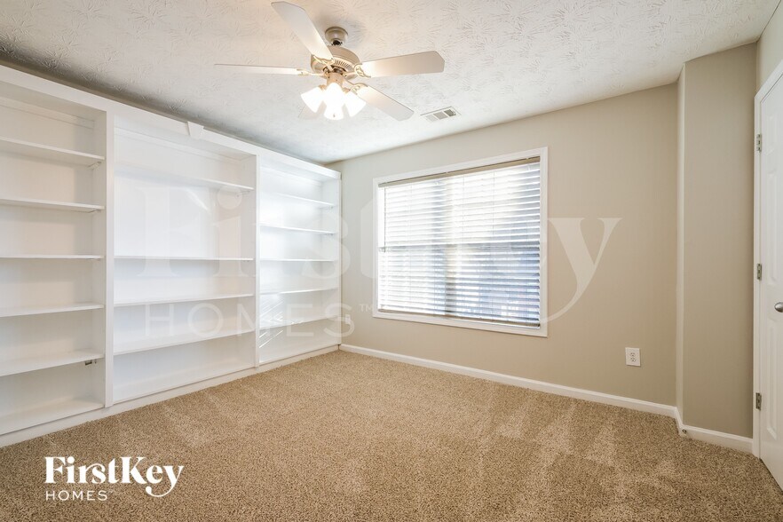 Building Photo - 622 River Rock Cir