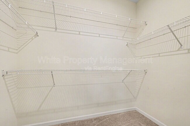 Building Photo - 6222 Cleburne Ct