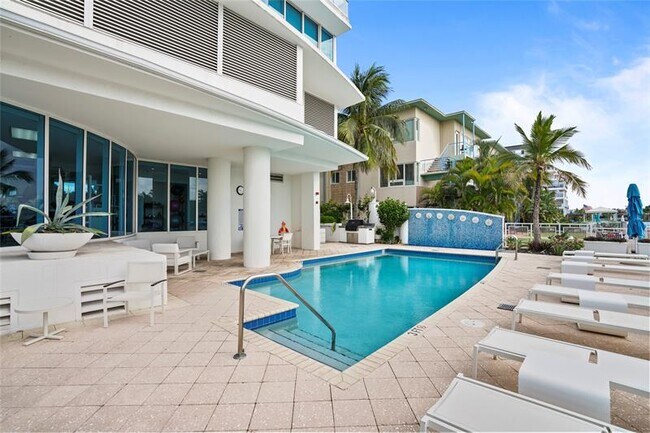Building Photo - 715 Bayshore Dr