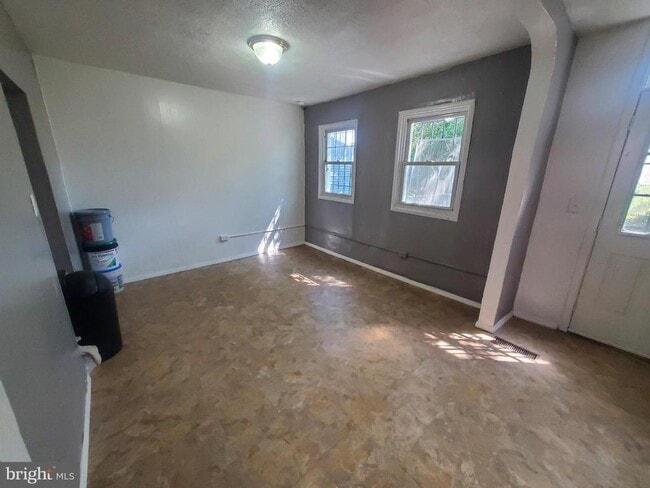 Building Photo - 449 Spring Garden St
