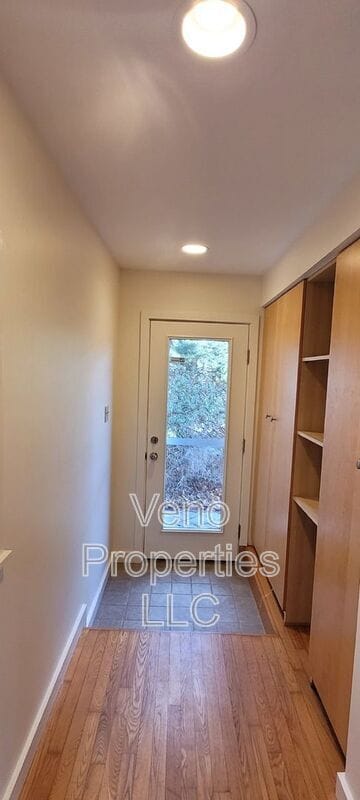 Building Photo - 16 Maple Ave