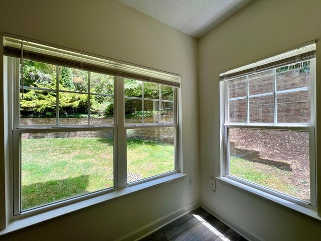 Building Photo - 3-Bed, 2-Bath Condo with Garage!