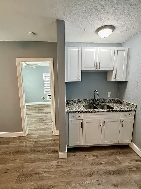 Building Photo - 401 S Mars Ave