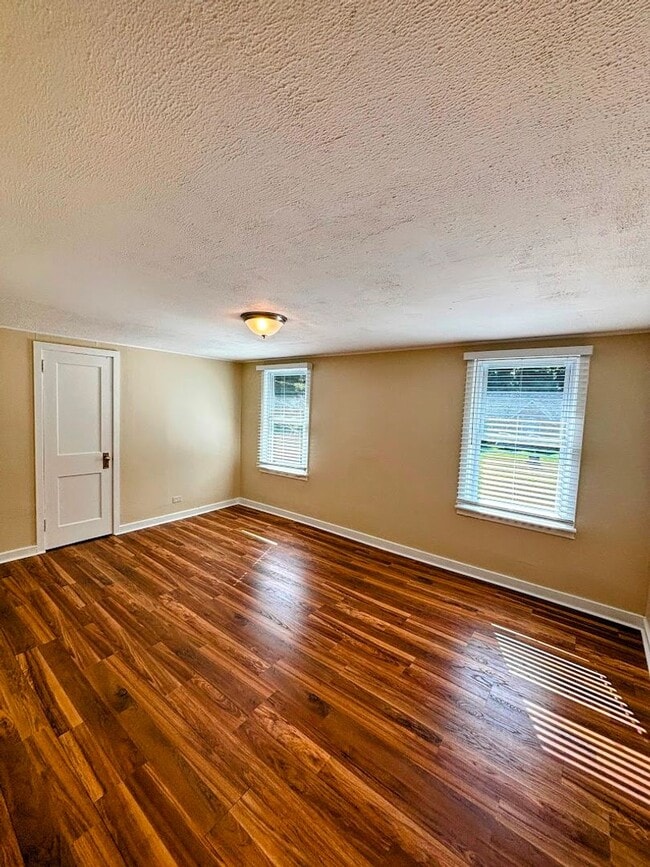 Building Photo - Updated Emmaus Rental