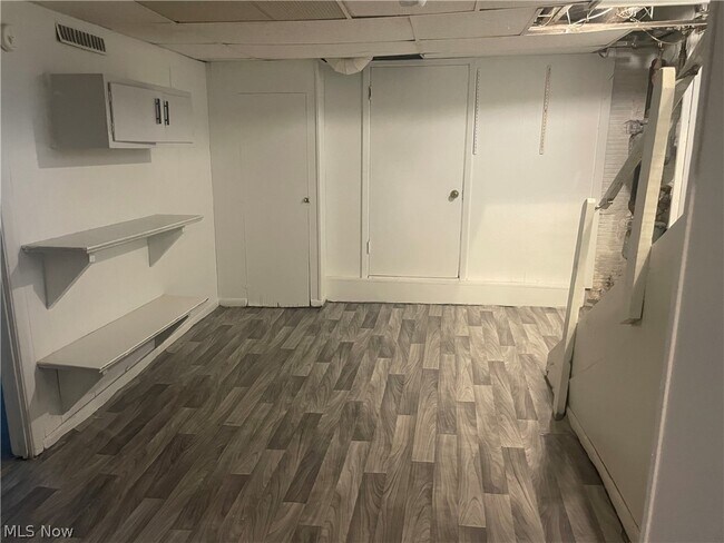 Building Photo - 958 E Wilbeth Rd