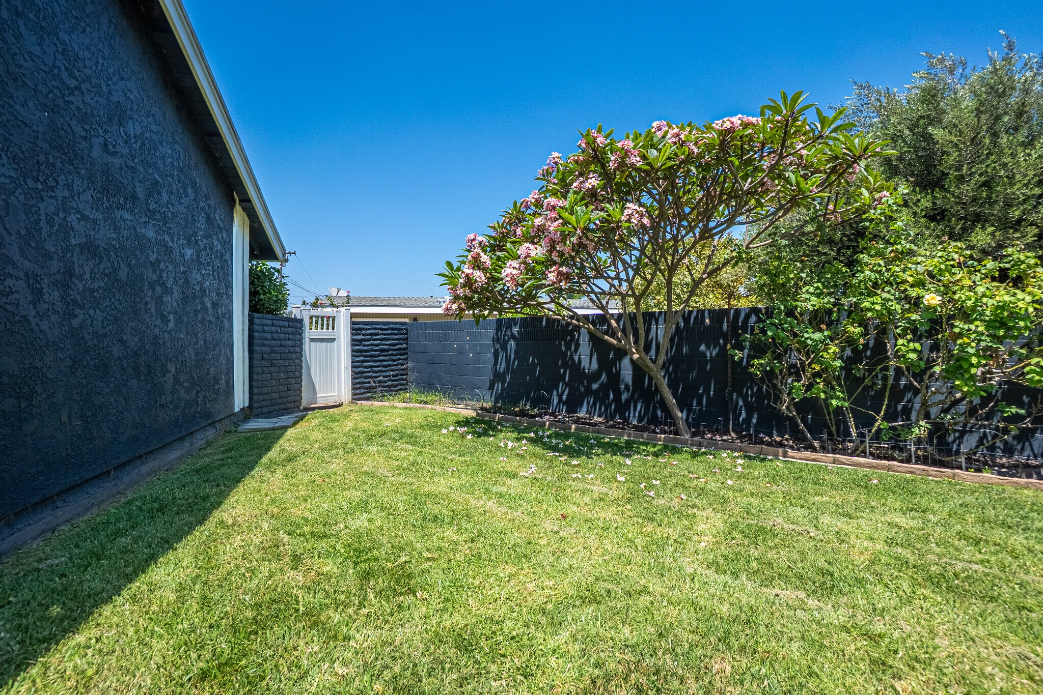 Building Photo - 15634 Wharff Ln